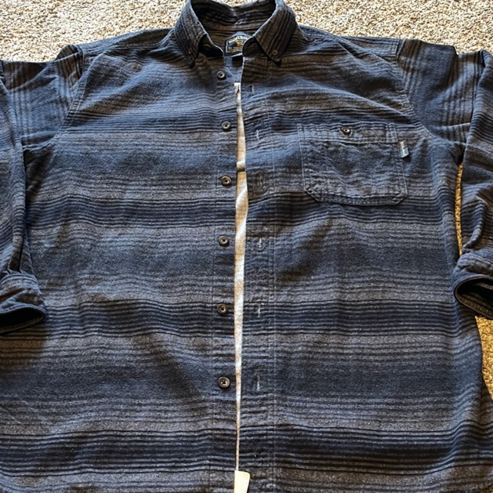 Men’s Woolrich button up top